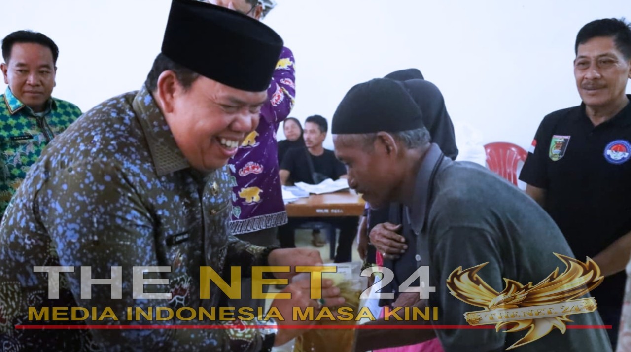 Wabup Azwar Hadi Pantau Penyaluran Bantuan Pangan 955 KPM di Raman Utara