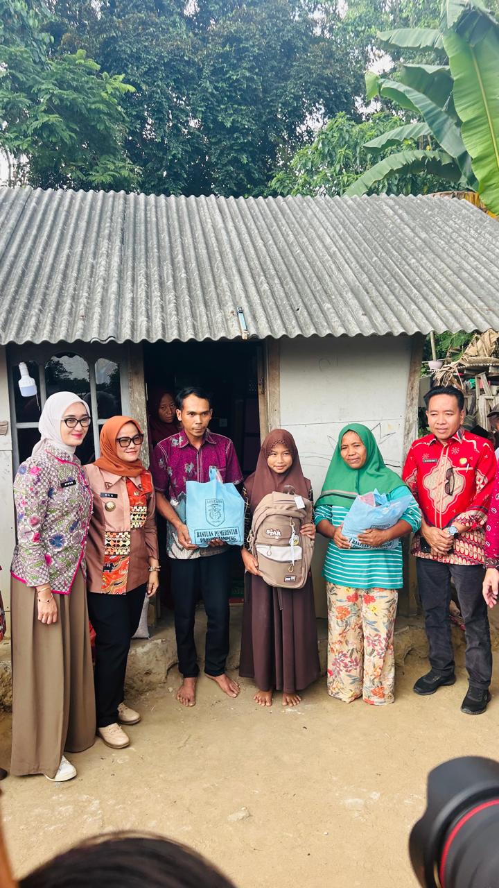 Wakil Gubernur Lampung dan Bupati Lampung Timur Kunjungi Calon Siswi Sekolah Rakyat, Salurkan Bantuan Sosial